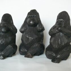konžský přírodní suvenýr - 3 dřevěné figurky goril
