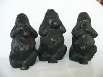konžský přírodní suvenýr - 3 dřevěné figurky goril