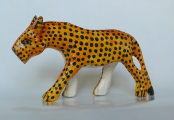 konžský přírodní suvenýr - dřevěná figurka levharta