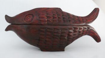 konžský přírodní suvenýr - dřevěná krabička ve tvaru tilápie